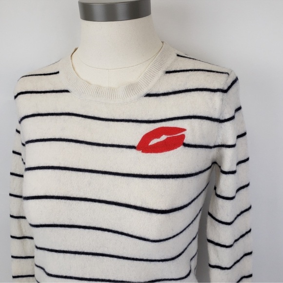 Banana republic sweater with cute lips detail - Picture 3 of 5